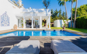 Unique Luxury Beach Side Villa with Heated Pool